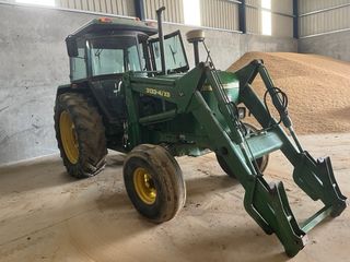 Tractor John Deere 3140 con pala