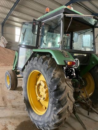 Tractor John Deere 3140 con pala