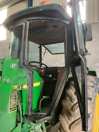 Tractor John Deere 3140 con pala