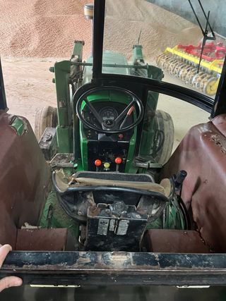 Tractor John Deere 3140 con pala