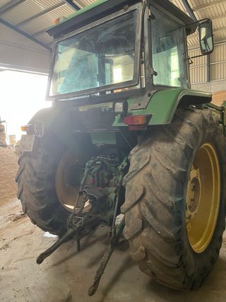 Tractor John Deere 3140 con pala