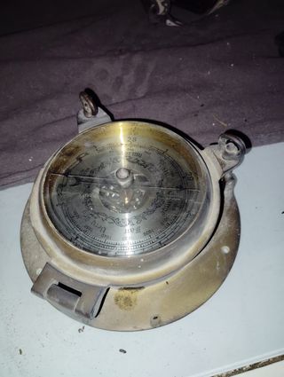 Barómetro de latón antiguo