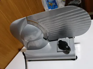 Affettatrice Ausonia Lama 22 cm affilatissimo