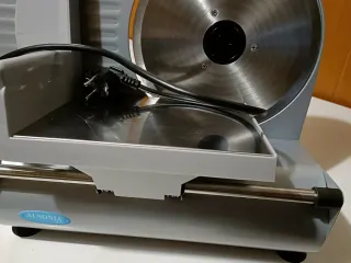 Affettatrice Ausonia Lama 22 cm affilatissimo