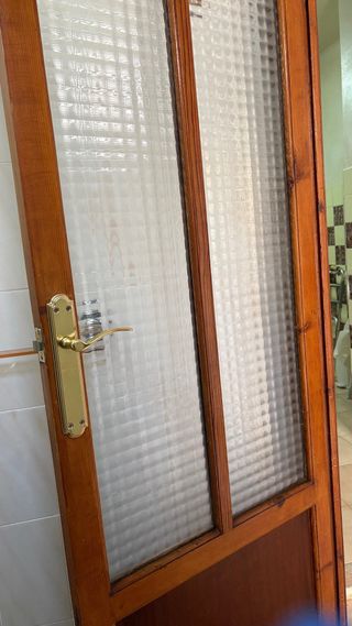 Puerta madera con cristal