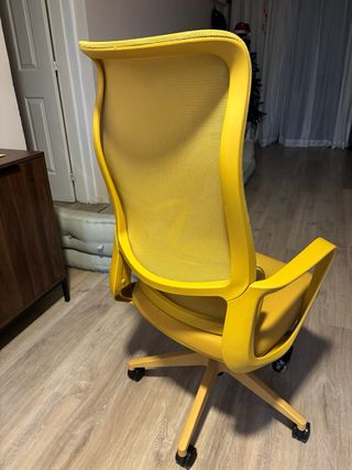 Silla de oficina amarilla