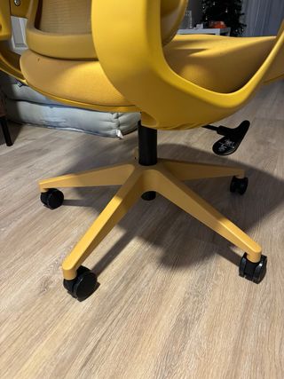 Silla de oficina amarilla