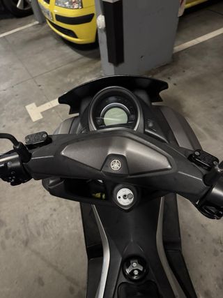Yamaha NMAX 125cc Gris/Negro