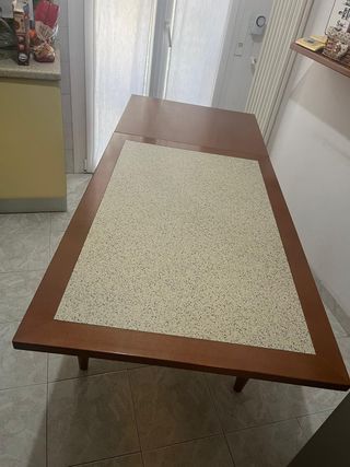 Tavolo con 4 sedie in legno e metallo