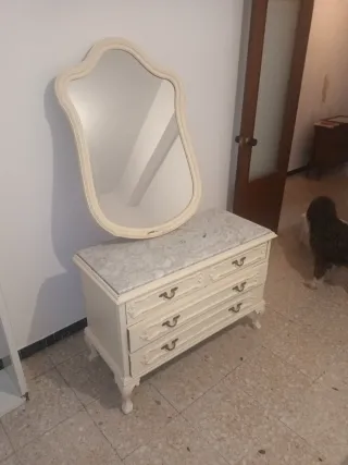 Mueble tocador blanco con espejo