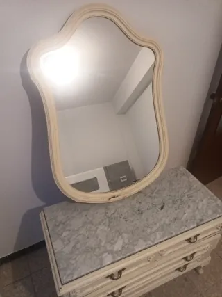 Mueble tocador blanco con espejo