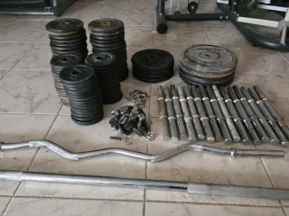 Pesas de hierro y barras