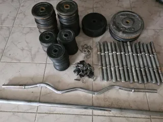Pesas de hierro y barras