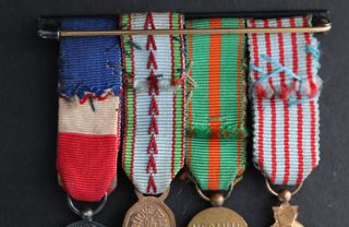 Pasador 10 medallas francesas miniatura Gala Ofic