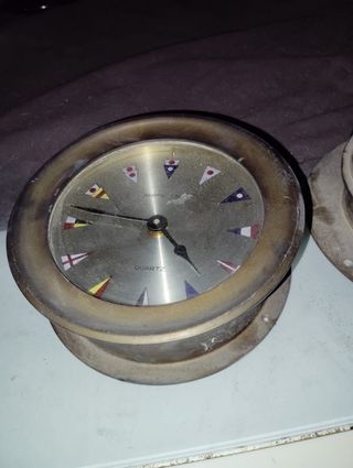Reloj náutico de cuarzo con banderas