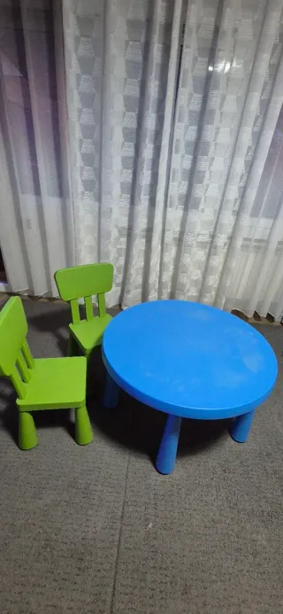 Mesa y 2 Sillas Infantiles IKEA