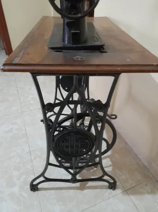 Máquina de coser Alfa antigua