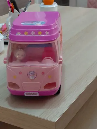 Caravana Hello Kitty con piscina y muñeca