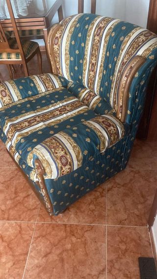 Mesa y 6  Sillas Comedor  Se regalan 2 sofas