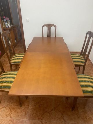 Mesa y 6  Sillas Comedor  Se regalan 2 sofas