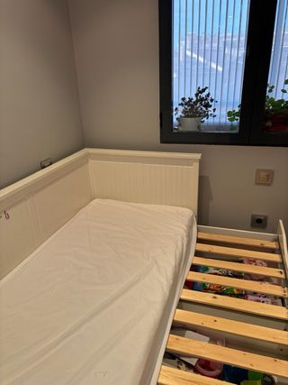 Cama infantil blanca Ikea con cajones