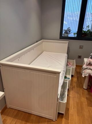Cama infantil blanca Ikea con cajones