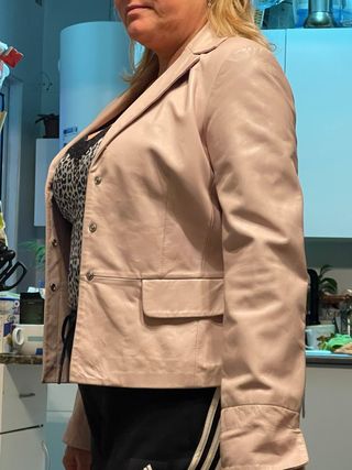 Americana de piel rosa/beige