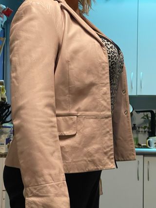 Americana de piel rosa/beige