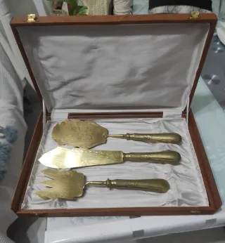 Estuche cubiertos antiguos metal dorado