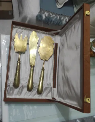 Estuche cubiertos antiguos metal dorado