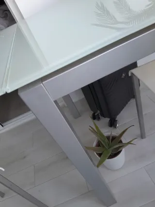 Mesa cristal y metal extensible