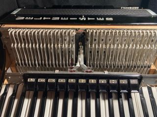 Acordeón Weltmeister Consona Negro