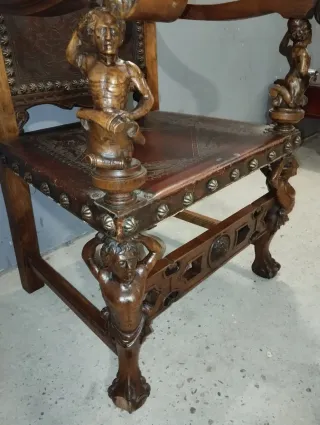 Sillón antiguo despacho madera y cuero