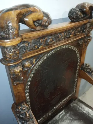 Sillón antiguo despacho madera y cuero