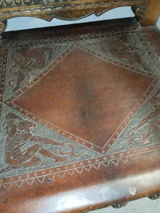 Sillón antiguo despacho madera y cuero