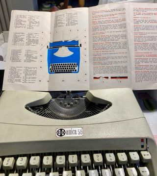Macchina da scrivere Amica 56 vintage