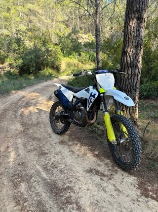 Husqvarna 450 FC Motocross moto muy mimada