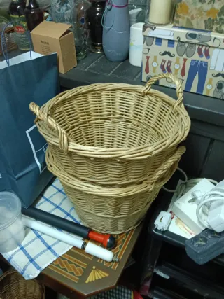 Cesto de mimbre artesanal