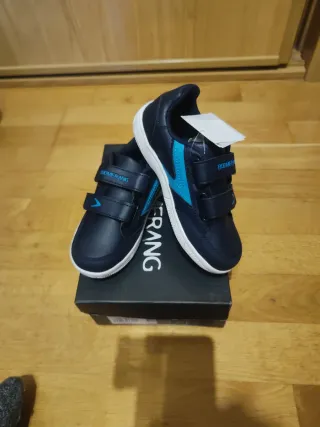 Zapatillas niño/a velcro talla 30 NUEVAS