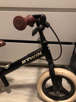 Bicicleta de equilibrio B'TWIN, sin pedales.