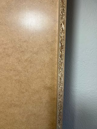 Estantería de madera estrecha