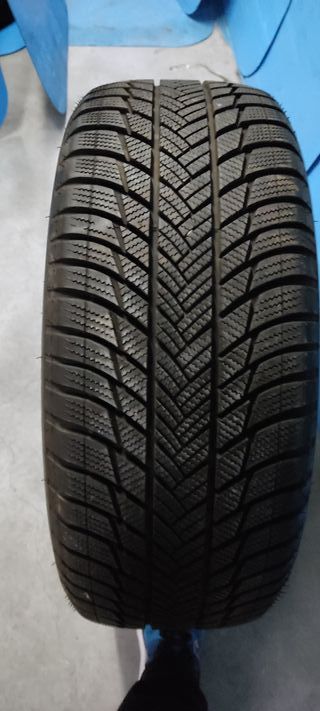 2 Neumáticos Bridgestone 255/55/19 AO Invierno