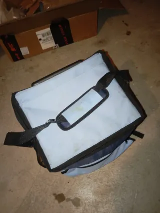 Nevera con radio portátil