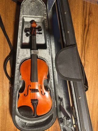 Viola Yamaha VA5 14” con arco y funda.