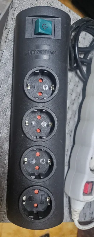 Regleta Negra 4 Enchufes con Interruptor