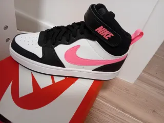 Zapatillas Nike Blancas , Rosas y negras