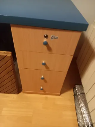 Escritorio y estantería juvenil