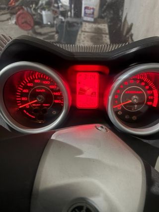 Yamaha Xmax 125 Scooter Automática Roja