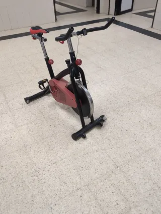 Bicicleta de Spinning Roja y negra