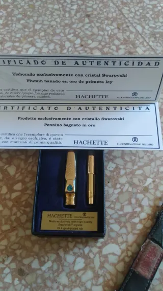 Bolígrafo Hachette oro 24k Swarovski
